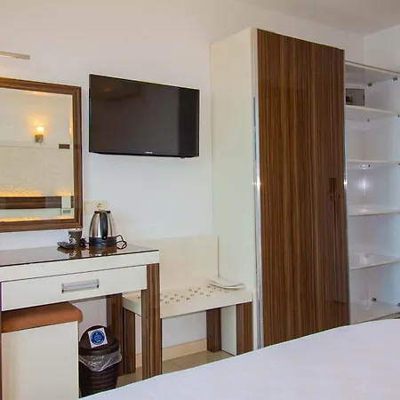 Hotel Maki 2*